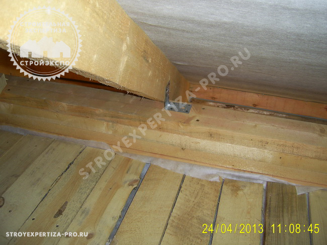 Недостаточное крепление деревянных конструкций крыши