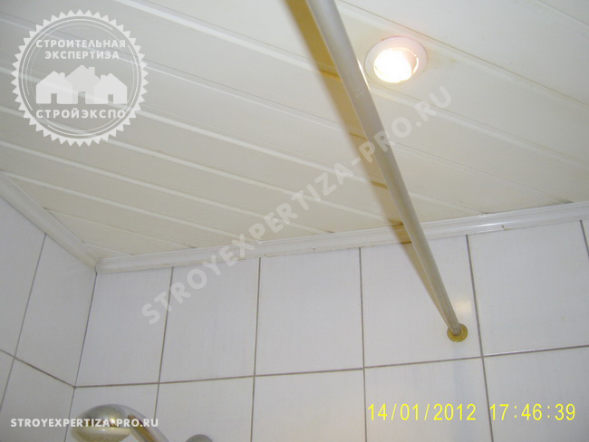  Обследование установки реечного потолка ванной квартиры