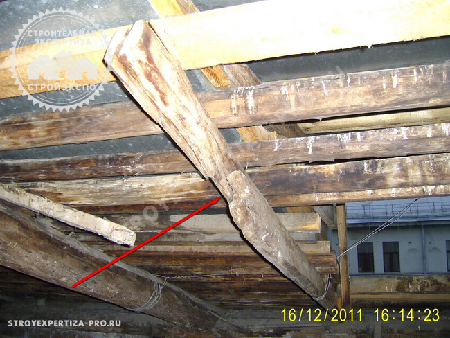  Оценка здания в Москве перед покупкой. деревянные конструкции крыши требуют замены